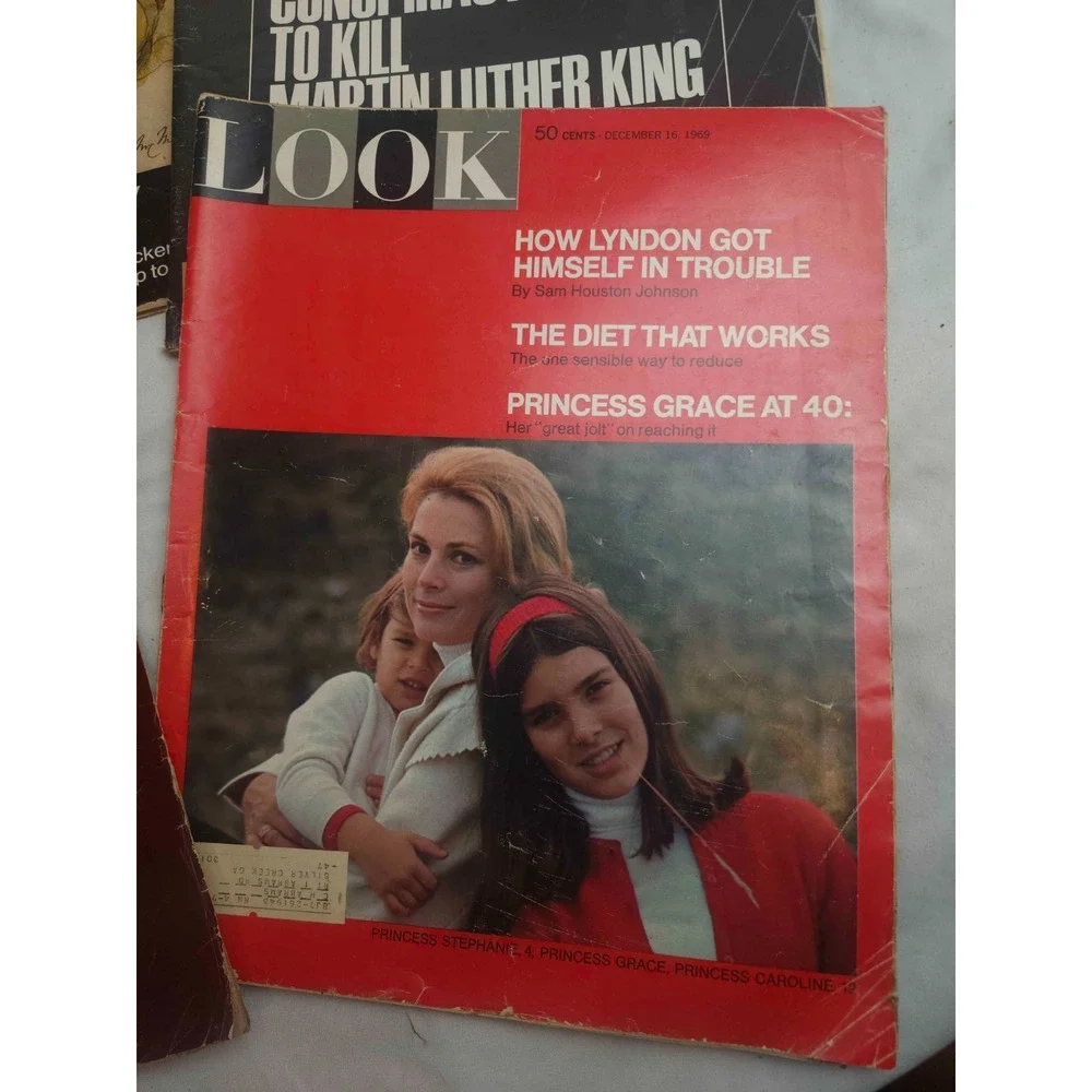 N/A look magazine